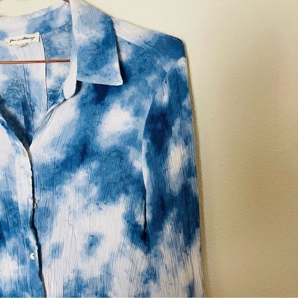 EUC June & Delancey Blue Tie Dye Button Down Shirt Medium - Picture 3 of 5